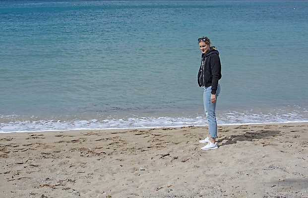 포토 JPG 해외이미지 백인 라이프스타일 계절 여자 행복 모래 바다 여행 겨울 자연 하늘 휴가 휴식 한명 사람 풍경 야외 물 파란색 태양 평화 걷기 맑음 산책 추위 자유 가을 터키석 해외202004 해외포토 자연요소 서양인 1 감정 컬러 컨셉 모션 날씨 생활 보석 생태계 파일형식 이미지허브