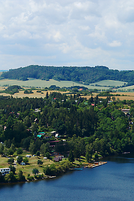 포토 JPG 해외이미지 구름 호수 자연 하늘 휴식 산 주택 파노라마 풍경 사람없음 목재 빨간색 초록색 물 여름 파란색 빛 강 마을 계곡 어둠 침묵 숲 작음 장면 스카이라인 내추럴 해외202004 해외포토 자연요소 나무 계절 컬러 컨셉 재료 촬영기법 건물 소리 크기 생태계 파일형식 이미지허브