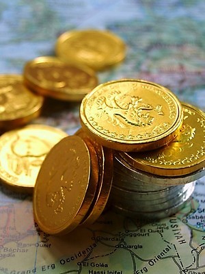 포토 JPG 해외이미지 백그라운드 컨셉 돈 비즈니스 성공 사람없음 금융 경제 노란색 쌓기 달러 탑 금속 동전 거래 저축 성장 흰색 기둥 시장 재산 황금 은색 주식 속도 투자 흙더미 고립 관심 수입 우크라이나 해외202004 해외포토 건축물 건축 유럽 컬러 모션 재질 흙 파일형식 더미 이미지허브