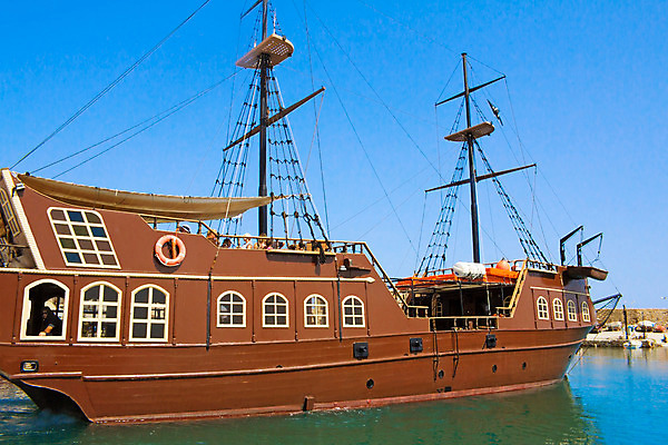 포토 JPG 해외이미지 파도 바다 여행 요트 자연 하늘 바람 휴가 항해 사람없음 물 파란색 태양 수영 흰색 고급 크루즈 갑판 함선 포트 네비게이션 해외202004 해외포토 자연요소 컬러 컨셉 배_교통 날씨 수상스포츠 생태계 파일형식 이미지허브