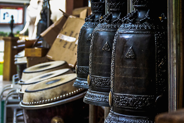 포토 JPG 해외이미지 아시아 종교 문화 백그라운드 불교 하늘 매달리기 3 미술 동양인 사람없음 장식 교회 금속 검은색 어둠 희망 소리 종 흰색 사찰 철 오브젝트 옛날 타종 해외202004 해외포토 감정 나라 컬러 종교건축 모션 재질 문화예술 인종 건물 파일형식 이미지허브