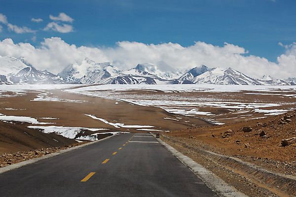 포토 JPG 해외이미지 구름 공원 아시아 도로 선 여행 자연 하늘 미래 산 동양인 풍경 사람없음 야외 가로 파란색 노란색 중국 우정 추위 고속도로 정상 언덕 지역 분열 멀리 산악지대 오해 절정 캡모자 히말라야 해외202004 해외포토 자연요소 모자_잡화 공공시설 나라 길 컬러 컨셉 교통시설 인종 친구 생태계 파일형식 산맥 이미지허브