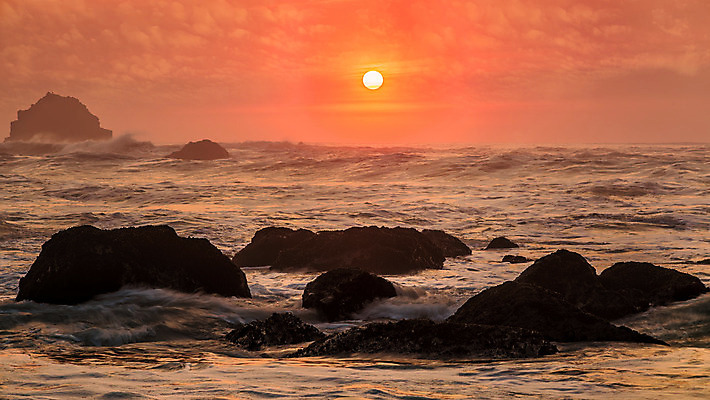 포토 JPG 해외이미지 구름 모래 파도 바다 여행 백그라운드 자연 하늘 날씨 휴식 풍경 사람없음 야외 물 여름 파란색 컬러풀 햇빛 일몰 바위 흰색 야간 장면 수평선 해외202004 해외포토 자연요소 계절 컬러 컨셉 태양 노을 돌_바위 생태계 파일형식 이미지허브