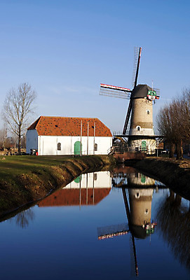 포토 JPG 해외이미지 나무 하늘 사람없음 건물 물 파란색 강 반사 풍차 흰색 개울 네덜란드 천연기념물 해외202004 해외포토 자연요소 식물 건축물 유럽 컬러 파일형식 이미지허브