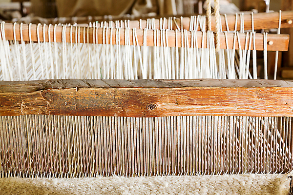포토 JPG 해외이미지 전통 옷 줄 유물 주택 사람없음 목재 수확 골동품 공구 시골 직물 끈 업무 실 제조 묘사 오브젝트 복고 날것 통나무 섬유 수공예 양모 수목 옛날 조작 짜기 해외202004 해외포토 나무 농업 재료 모션 건물 도구 작업 공예 파일형식 이미지허브