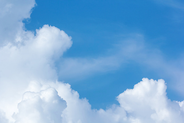 포토 JPG 해외이미지 구름 백그라운드 자연 하늘 날씨 프레임 안테나 풍경 경사 사람없음 파란색 빛 햇빛 우주 맑음 침묵 자유 흰색 그룹 분위기 정상 순수 층 천국 솜털 스카이라인 흐림 강렬 넘어짐 유일 해외202004 해외포토 자연요소 컬러 컨셉 통신 모션 태양 소리 생태계 파일형식 이미지허브