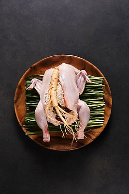 포토 JPG 스튜디오촬영 접시 한식 식재료 여름음식 실내 건강 사람없음 여름 인삼 보양식 삼계탕 생닭 제철음식 국내포토 식기 계절 음식 내부 닭 삼 몸보신 제철 파일형식 여름_계절