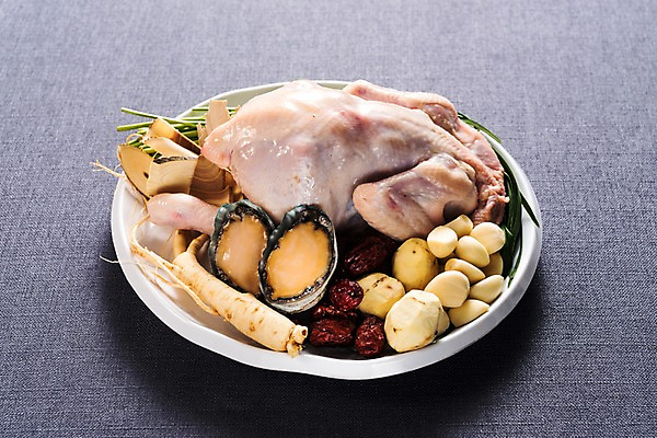 포토 JPG 스튜디오촬영 한식 식재료 여름음식 실내 건강 마늘 사람없음 여름 인삼 밤 대추 보양식 전복 삼계탕 부추 생닭 헛개나무 제철음식 국내포토 계절 음식 채소 어패류 내부 견과류 한약재 닭 삼 몸보신 제철 파일형식 여름_계절