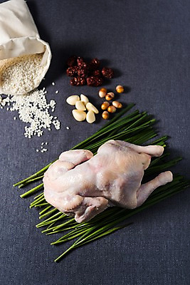 포토 JPG 스튜디오촬영 한식 식재료 여름음식 실내 건강 마늘 사람없음 여름 쌀 대추 보양식 삼계탕 부추 생닭 은행열매 제철음식 국내포토 계절 열매 음식 채소 곡류 내부 닭 몸보신 제철 파일형식 여름_계절