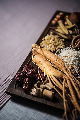 포토 JPG 스튜디오촬영 한식 식재료 여름음식 실내 건강 사람없음 여름 쌀 대추 보양식 삼계탕 잣 감초 오가피 은행열매 제철음식 국내포토 계절 열매 음식 곡류 내부 견과류 한약재 몸보신 제철 파일형식 여름_계절