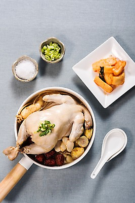 포토 JPG 스튜디오촬영 한식 여름음식 김치 실내 건강 사람없음 여름 인삼 밤 깍두기 대추 보양식 삼계탕 제철음식 국내포토 계절 음식 내부 견과류 삼 몸보신 제철 파일형식 여름_계절