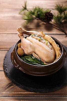 포토 JPG 스튜디오촬영 한식 여름음식 실내 건강 사람없음 여름 인삼 뚝배기 솔방울 보양식 삼계탕 부추 제철음식 국내포토 계절 음식 채소 내부 삼 몸보신 제철 파일형식 여름_계절