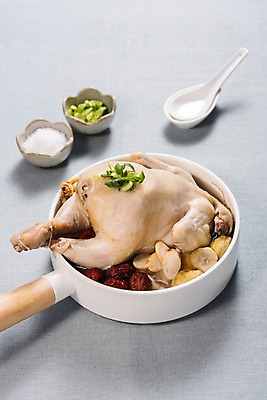 포토 JPG 스튜디오촬영 한식 여름음식 실내 건강 사람없음 여름 인삼 밤 대추 보양식 삼계탕 제철음식 국내포토 계절 음식 내부 견과류 삼 몸보신 제철 파일형식 여름_계절