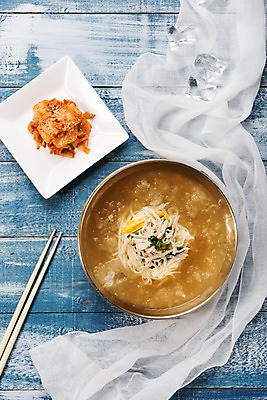 포토 JPG 스튜디오촬영 한식 젓가락 여름음식 김치 실내 건강 사람없음 여름 보양식 삼계탕 제철 초계국수 제철음식 국내포토 계절 음식 수저 내부 국수 몸보신 파일형식 여름_계절