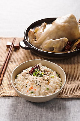 포토 JPG 스튜디오촬영 한식 젓가락 여름음식 실내 건강 사람없음 여름 인삼 뚝배기 대추 보양식 삼계탕 닭죽 제철음식 국내포토 계절 음식 수저 내부 삼 죽 몸보신 제철 파일형식 여름_계절