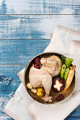 포토 JPG 스튜디오촬영 한식 여름음식 실내 건강 마늘 사람없음 여름 버섯 인삼 밤 천 대추 보양식 삼계탕 파 제철음식 국내포토 계절 음식 채소 내부 견과류 직물 삼 몸보신 제철 파일형식 여름_계절