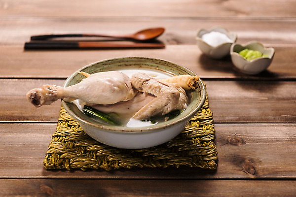 포토 JPG 스튜디오촬영 한식 젓가락 여름음식 실내 건강 사람없음 여름 숟가락 인삼 뚝배기 보양식 삼계탕 부추 제철음식 국내포토 계절 음식 채소 수저 내부 삼 몸보신 제철 파일형식 여름_계절