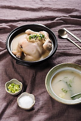 포토 JPG 스튜디오촬영 한식 젓가락 여름음식 실내 건강 사람없음 여름 숟가락 뚝배기 보양식 삼계탕 파 들깨 제철음식 국내포토 계절 음식 채소 수저 내부 깨 몸보신 제철 파일형식 여름_계절