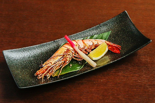 포토 JPG 접시 음식 나뭇잎 사람없음 해물요리 레몬 대하 해산물 새우요리 일본음식 국내포토 식기 잎 과일 새우 파일형식