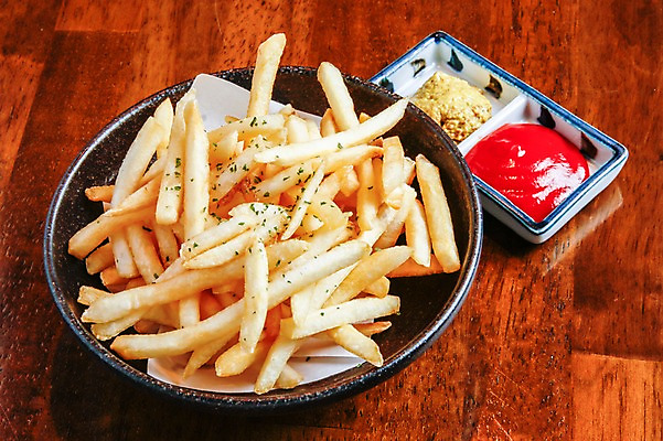 포토 JPG 접시 음식 서양음식 근접촬영 사람없음 감자튀김 케첩 국내포토 식기 뷰포인트 감자 튀김 소스_음식 파일형식