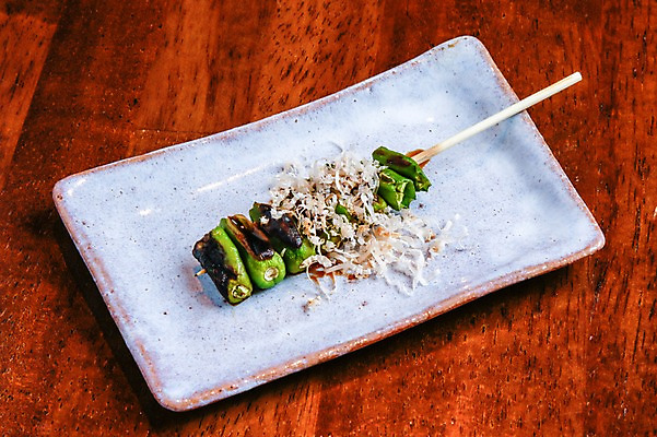 포토 JPG 접시 음식 고추 사람없음 꼬치 구이 꼬치구이 가츠오부시 일본음식 국내포토 식기 채소 식재료 파일형식