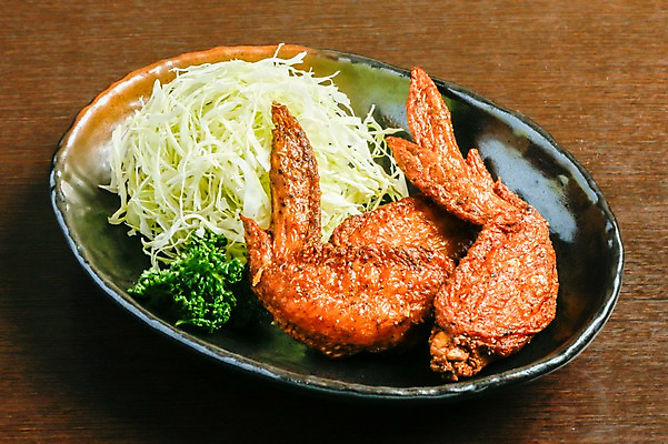 포토 JPG 접시 음식 파슬리 근접촬영 사람없음 치킨 샐러드 양배추 닭날개 국내포토 식기 뷰포인트 채소 닭고기 닭고기요리 파일형식