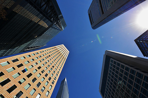 포토 JPG 주간 로우앵글 하늘 풍경 사람없음 야외 햇빛 고층빌딩 도시 국내포토 자연요소 뷰포인트 빌딩 태양 파일형식