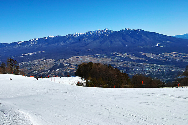 포토 JPG 주간 설경 겨울 자연 하늘 스키장 산 풍경 여러명 야외 눈 겨울풍경 국내포토 자연요소 계절 다수 날씨 사람 생태계 파일형식