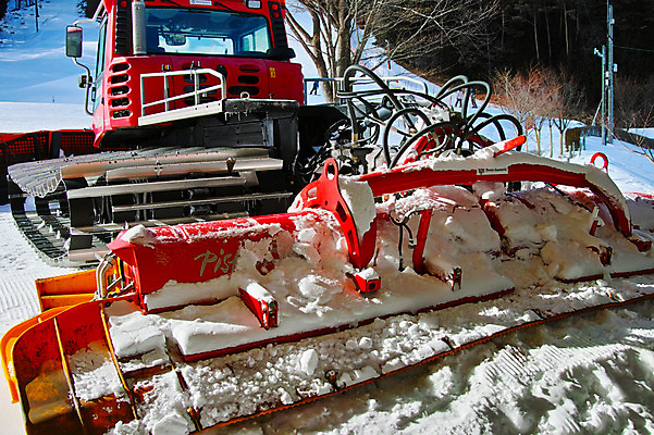 포토 JPG 주간 설경 겨울 스키장 사람없음 야외 눈 제설 제설기 국내포토 자연요소 계절 날씨 풍경 파일형식
