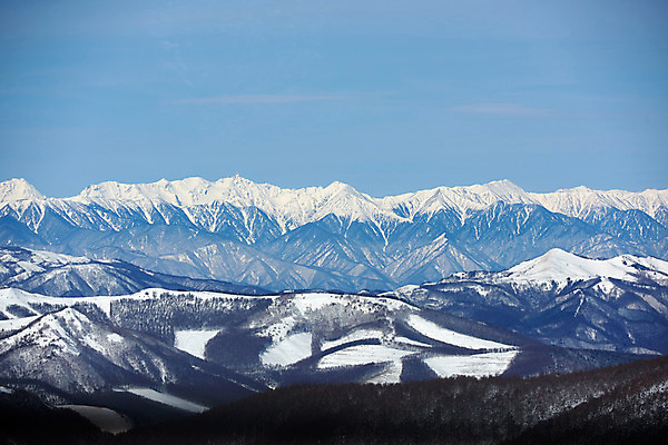 포토 JPG 주간 구름 설경 겨울 자연 하늘 풍경 사람없음 야외 눈 산등성이 겨울풍경 국내포토 자연요소 계절 날씨 산 생태계 파일형식