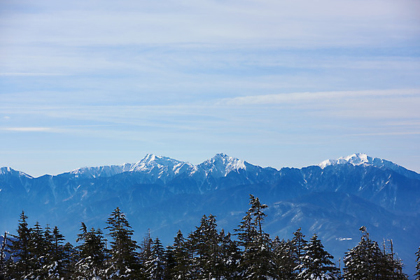 포토 JPG 주간 나무 구름 설경 겨울 자연 하늘 산 풍경 사람없음 야외 눈 겨울풍경 국내포토 자연요소 식물 계절 날씨 생태계 파일형식