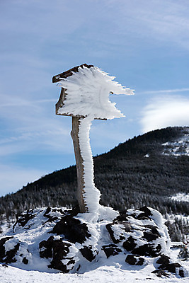 포토 JPG 주간 구름 설경 겨울 자연 하늘 산 눈꽃 풍경 사람없음 야외 눈 표지판 겨울풍경 국내포토 자연요소 계절 날씨 알림판 눈_날씨 생태계 파일형식