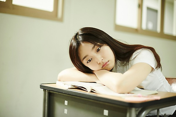 포토 JPG 학생 응시 여학생 여자 교복 엎드리기 생각 교실 학교 청소년 실내 한명 앉기 상반신 옆모습 아웃포커스 10대 책 한국인 책상 고민 십대여자한명만 국내포토 1 시선 옷 교육 감정 뷰포인트 가구 모션 촬영기법 사람 동양인 내부 여자한명만 십대여자만 파일형식