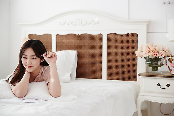 포토 JPG 학생 응시 여학생 여자 엎드리기 생각 청소년 실내 한명 미소 상반신 앞모습 아웃포커스 10대 침실 방 잠옷 한국인 침대 십대여자한명만 국내포토 1 시선 옷 뷰포인트 가구 모션 촬영기법 표정 사람 동양인 내부 여자한명만 십대여자만 파일형식