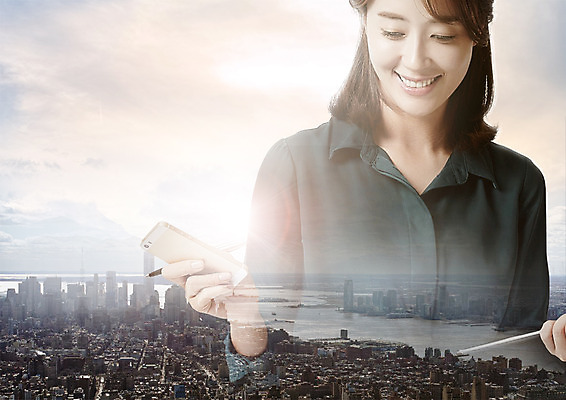 PSD 구름 편집 편집이미지 여자 바다 비즈니스 하늘 한명 웃음 빌딩 상반신 20대 성인 스마트폰 펜 노을 한국인 도시 비즈니스우먼 이미지편집 자연요소 1 표정 사람 동양인 청년 건물 핸드폰 스마트기기 필기구 직장인 파일형식