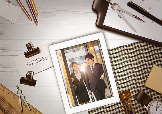 PSD 편집 편집이미지 여자 남자 비즈니스 자 집게 20대 성인 두명 태블릿 연필 펜 한국인 메모지 비즈니스맨 비즈니스우먼 손목시계 모래시계 클립 컴파스 서류판 이미지편집 모래 시계 장신구 문구용품 학용품 사람 동양인 청년 전자제품 스마트기기 필기구 사무용품 직장인 파일형식