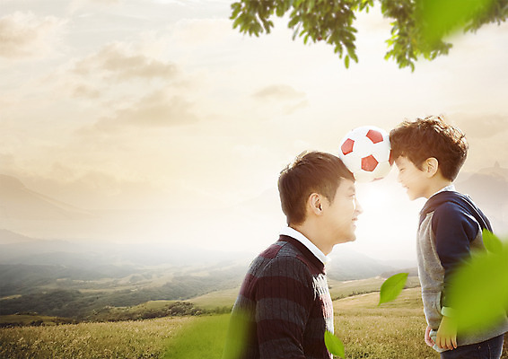 PSD 구름 편집 편집이미지 남자 아들 어린이 축구공 가족 하늘 나뭇잎 상반신 성인 취미 두명 옆모습 30대 축구 한국인 아빠 이마맞대기 부자지간 이미지편집 자연요소 뷰포인트 잎 공 축구용품 관계 사람 동양인 장년 구기 얼굴맞대기 파일형식