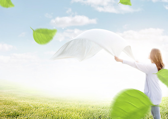 PSD 구름 편집 편집이미지 여자 하늘 휴식 나뭇잎 한명 잔디 20대 성인 취미 옆모습 직물 먼지털기 털기 이미지편집 자연요소 식물 1 뷰포인트 컨셉 잎 모션 사람 청년 파일형식