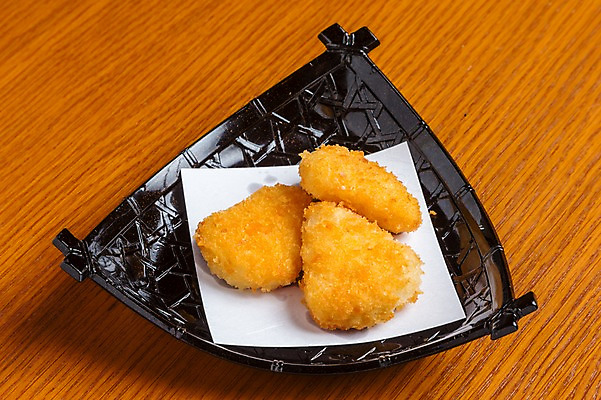 포토 JPG 접시 음식 실내 사람없음 튀김 기름종이 치킨너겟 일본음식 국내포토 식기 종이 내부 파일형식