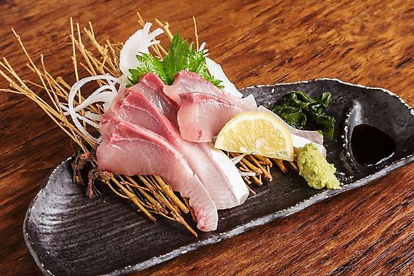 포토 JPG 접시 양파 사람없음 생선회 회 나뭇가지 고추냉이 레몬 깻잎 간장 일본음식 국내포토 나무 식기 음식 채소 과일 양념 파일형식