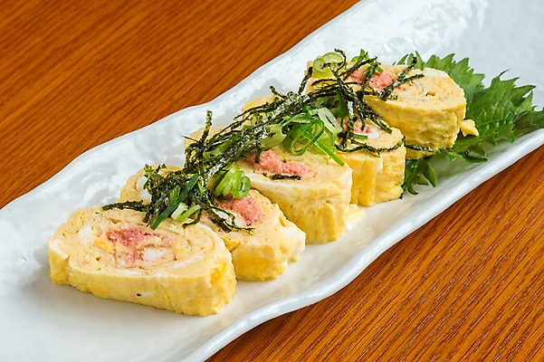 포토 JPG 접시 반찬 실내 사람없음 깻잎 파 계란말이 김가루 일본음식 명란계란말이 국내포토 식기 음식 채소 내부 김_해조류 계란요리 가루 파일형식