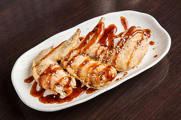 포토 JPG 접시 음식 실내 사람없음 치킨 소스 닭날개 일본음식 국내포토 식기 내부 닭고기 양념 닭고기요리 파일형식