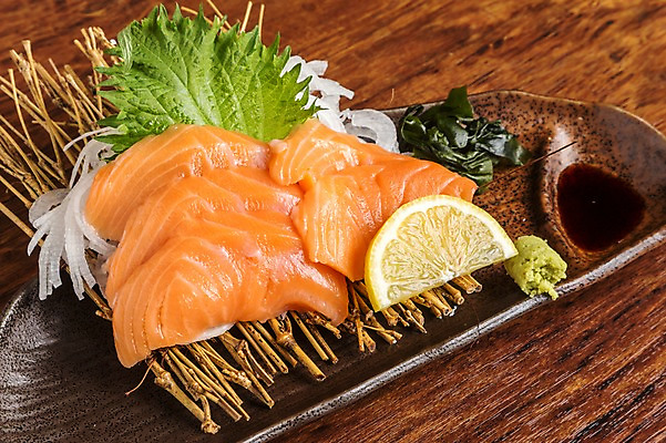 포토 JPG 접시 양파 사람없음 생선회 회 나뭇가지 고추냉이 레몬 깻잎 간장 연어회 일본음식 국내포토 나무 식기 음식 채소 과일 양념 연어 파일형식