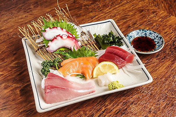 포토 JPG 접시 파슬리 사람없음 생선회 회 나뭇가지 고추냉이 해산물 깻잎 간장 문어회 일본음식 국내포토 나무 식기 음식 채소 양념 파일형식