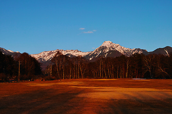 포토 JPG 주간 나무 구름 설경 겨울 자연 하늘 산 풍경 사람없음 야외 일본 목초지 눈 숲 겨울풍경 국내포토 자연요소 식물 계절 아시아 날씨 목장 생태계 파일형식 초원_자연
