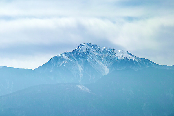 포토 JPG 주간 구름 설경 겨울 자연 하늘 산 풍경 사람없음 야외 일본 눈 겨울풍경 국내포토 자연요소 계절 아시아 날씨 생태계 파일형식