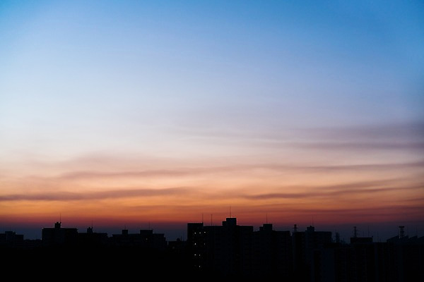 포토 JPG 주간 구름 실루엣 자연현상 자연 하늘 풍경 빌딩 사람없음 야외 노을 일몰 국내포토 자연요소 촬영기법 건물 생태계 파일형식