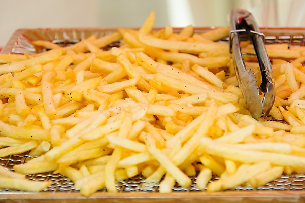 포토 JPG 디저트 패스트푸드 집게 근접촬영 사람없음 아웃포커스 감자튀김 그릴 감자칩 국내포토 음식 뷰포인트 주방용품 감자 촬영기법 과자 튀김 칩_음식 인스턴트 파일형식