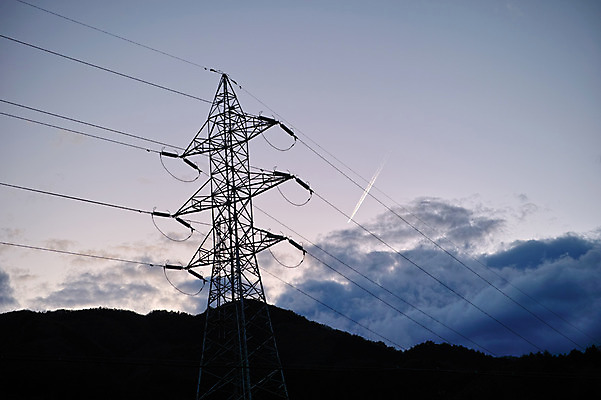 포토 JPG 주간 구름 실루엣 로우앵글 하늘 산 풍경 사람없음 야외 전선 송전탑 국내포토 자연요소 뷰포인트 촬영기법 탑 파일형식