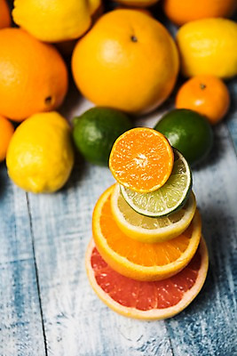 포토 JPG 스튜디오촬영 백그라운드 오렌지 과일 단면 귤 실내 사람없음 목재 아웃포커스 레몬 자몽 라임 나무배경 제철과일 국내포토 나무 재료 촬영기법 내부 제철 파일형식